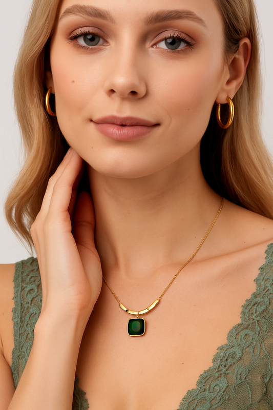 Emerald Glow Pendant Necklace